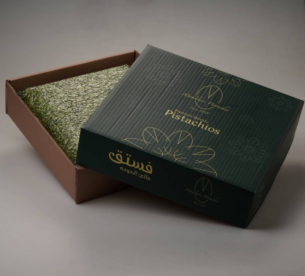 کارتن با پوستر
